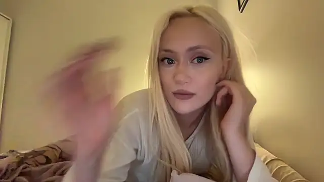 Snapshot of HeyMonkey_ chatting on 15, 7, 2026 HeyMonkey online show from 15, 7, 2026