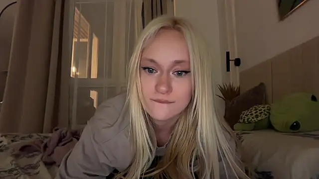 Snapshot of HeyMonkey_ chatting on 9, 6, 2026 HeyMonkey online show from 9, 6, 2026