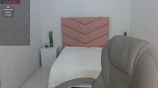 SarayVega  online show from 7, 10, 2025