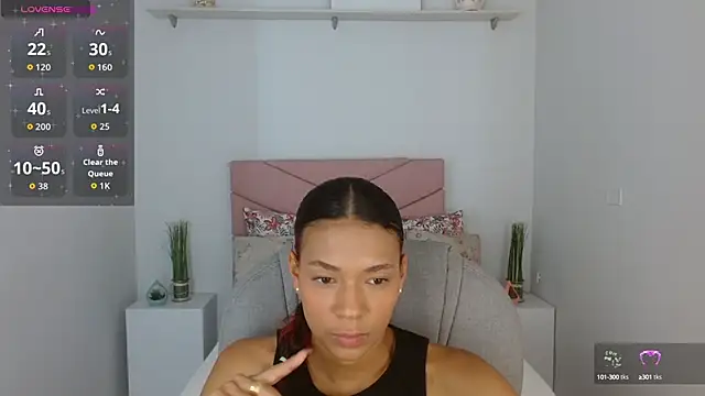 SarayVega  online show from 3, 10, 2025