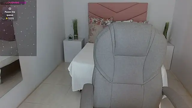 SarayVega  online show from 15, 10, 2025