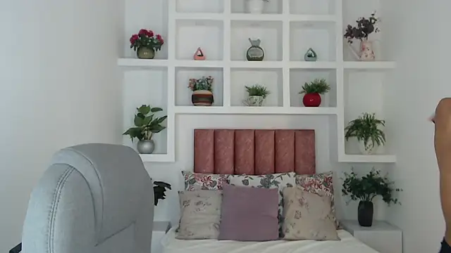 SarayVega  online show from 19, 11, 2025