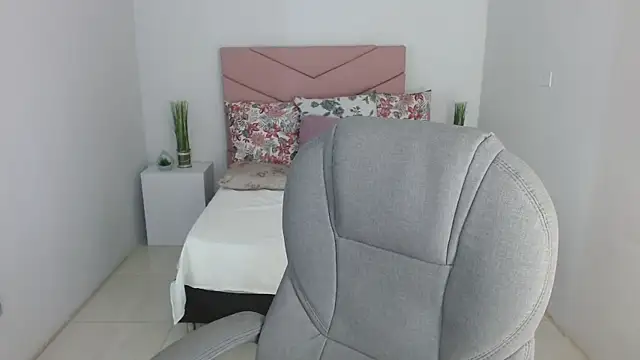 SarayVega  online show from 12, 9, 2025