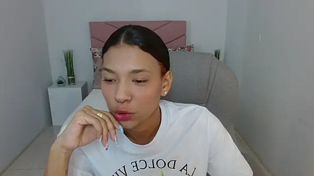 SarayVega  online show from 20, 9, 2025