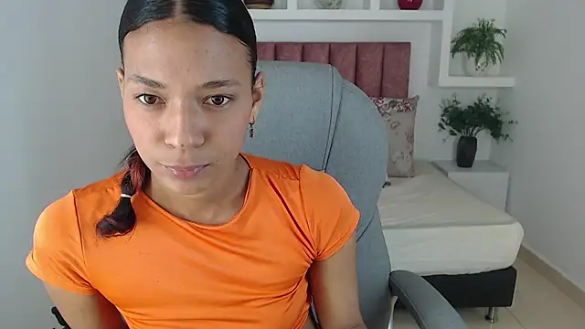 SarayVega  online show from 1, 12, 2025