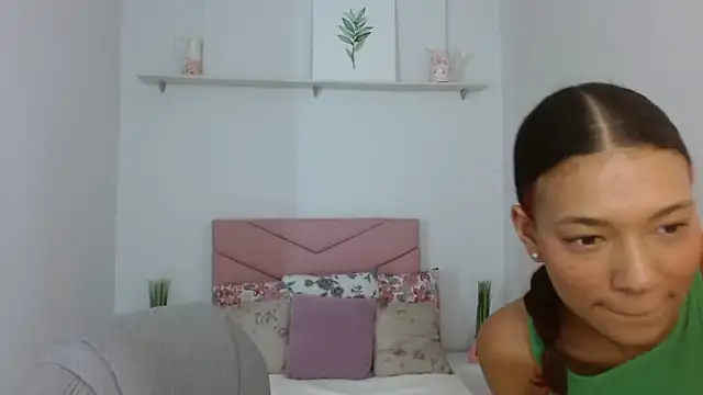 SarayVega  online show from 13, 9, 2025