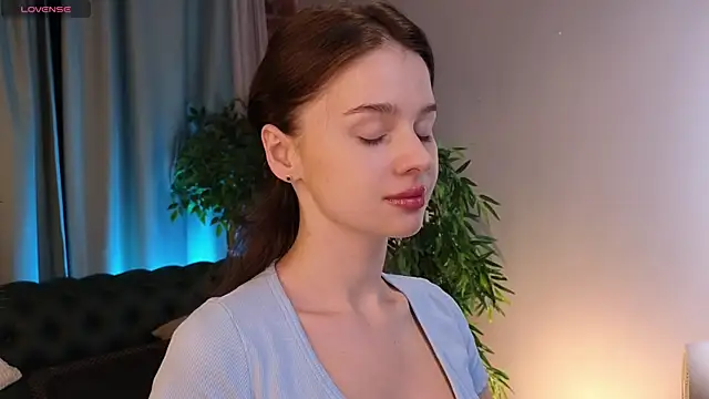 Olivia Farrell online show from 24, 11, 2025