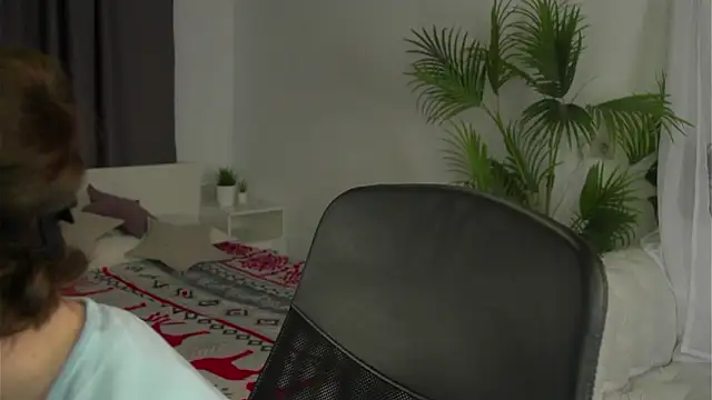 Snapshot of Olivia_Farrell chatting on 4, 2, 2026 Olivia Farrell online show from 4, 2, 2026