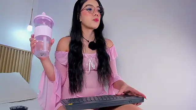 Sarita  Gomez online show from 4, 6, 2026