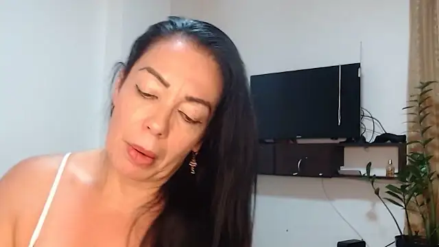 naiaratobon   online show from 17, 10, 2025