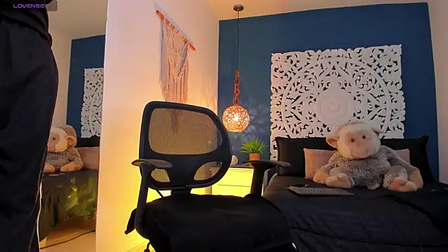 Snapshot of Adonis_WB chatting on 6, 11, 2025 Adonis WB online show from 6, 11, 2025