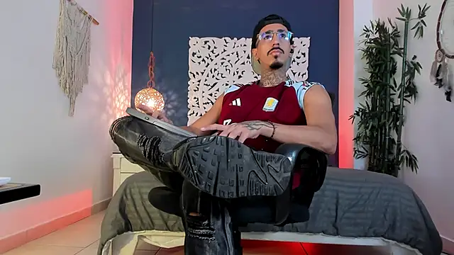 Snapshot of Donovan_Desmond chatting on 4, 3, 2026 Donovan Desmond online show from 4, 3, 2026