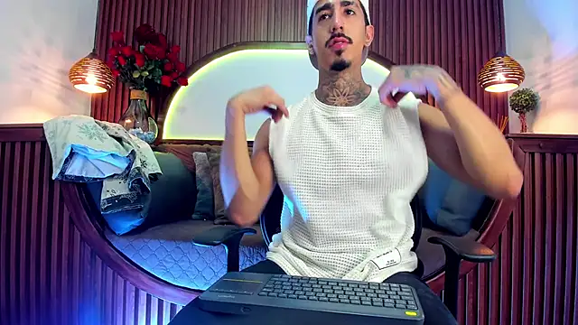 Snapshot of Donovan_Desmond chatting on 3, 2, 2026 Donovan Desmond online show from 3, 2, 2026