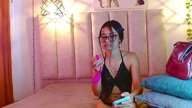 Snapshot of Miahotcs1 chatting on 1, 10, 2025 Miahotcs1 online show from 1, 10, 2025