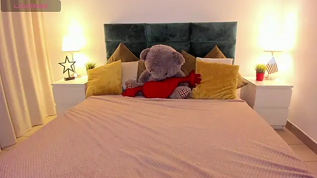 mishapallmer online show from 15, 10, 2025