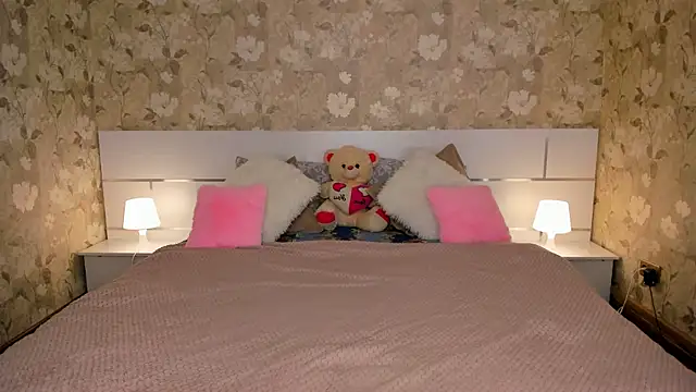 mishapallmer online show from 11, 4, 2026