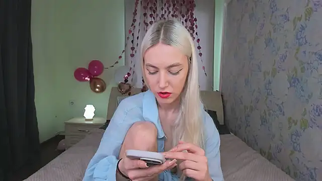 Snapshot of mishapallmer chatting on 17, 2, 2026 mishapallmer online show from 17, 2, 2026