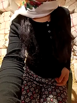 ezgi2545 online show from 13, 4, 2026