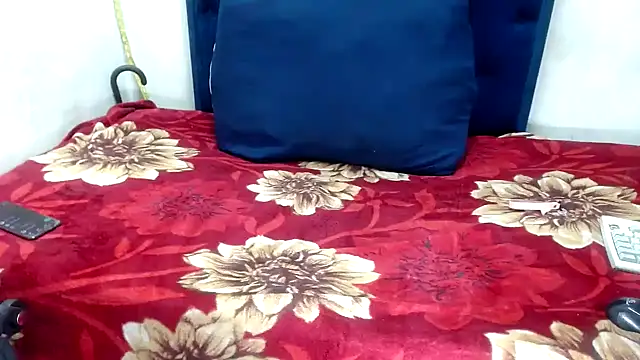 BUNNYCHOWX28 online show from 12, 10, 2025