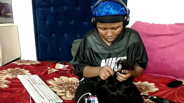 BUNNYCHOWX28 online show from 12, 1, 2026