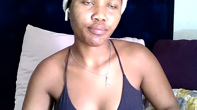 BUNNYCHOWX28 online show from 5, 12, 2025