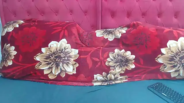 BUNNYCHOWX28 online show from 8, 9, 2025