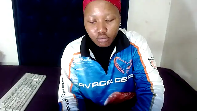 BUNNYCHOWX28 online show from 17, 11, 2025