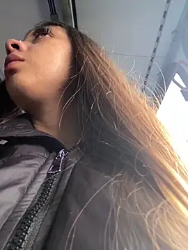 Sara-cooper2 online show from 4, 12, 2025