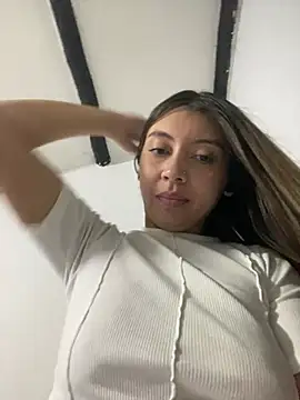 Sara-cooper2 online show from 11, 5, 2026