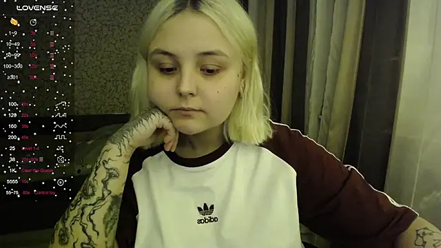 Snapshot of vendymories chatting on 30, 10, 2025 vendymories online show from 30, 10, 2025