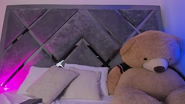 Snapshot of Sweet_Salome1 chatting on 12, 11, 2025 Sweet Salome1 online show from 12, 11, 2025