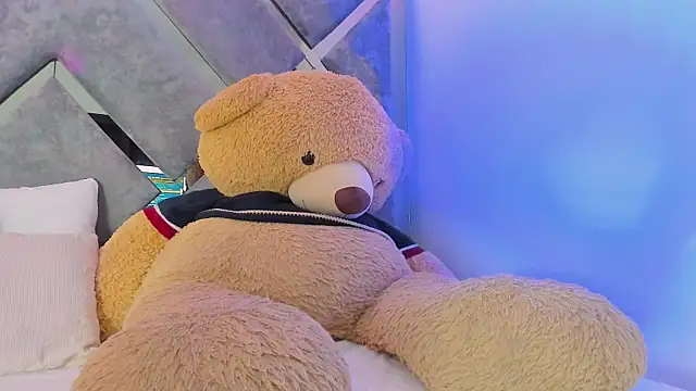 Snapshot of Sweet_Salome1 chatting on 13, 11, 2025 Sweet Salome1 online show from 13, 11, 2025