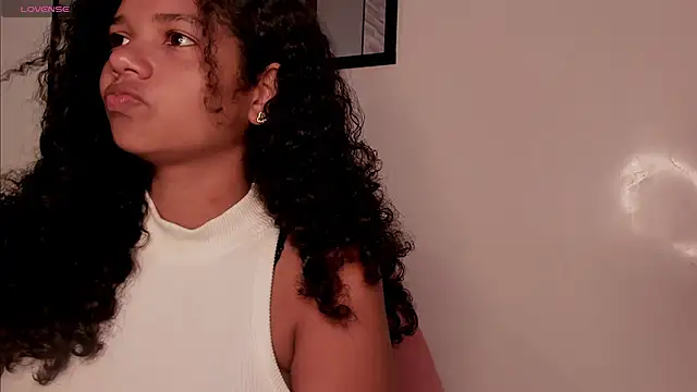 Snapshot of NinaCollinss1 chatting on 17, 6, 2026 NinaCollinss1 online show from 17, 6, 2026