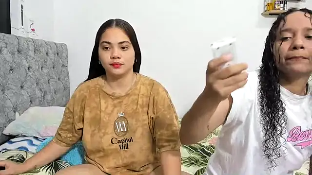 Snapshot of nay_and_aleja1 chatting on 22, 11, 2025 nay and aleja1 online show from 22, 11, 2025