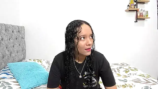 Snapshot of nay_and_aleja1 chatting on 12, 11, 2025 nay and aleja1 online show from 12, 11, 2025