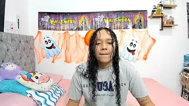 Snapshot of nay_and_aleja1 chatting on 29, 10, 2025 nay and aleja1 online show from 29, 10, 2025