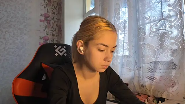 Witching Moon online show from 5, 11, 2025