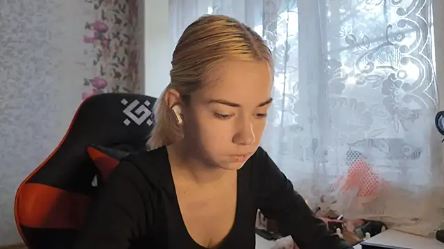 Witching Moon online show from 6, 11, 2025