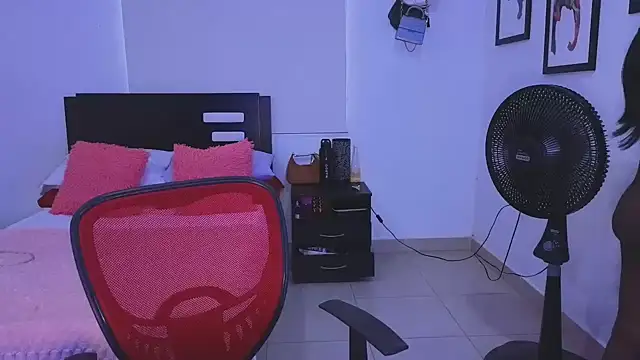 EmilyKisx online show from 29, 10, 2025