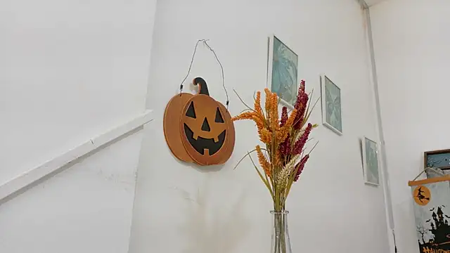 Lizbeth Rouse online show from 31, 10, 2025