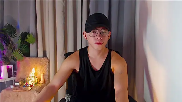 Snapshot of pinkcock_froi2305 chatting on 2, 10, 2025 pinkcock froi2305 online show from 2, 10, 2025