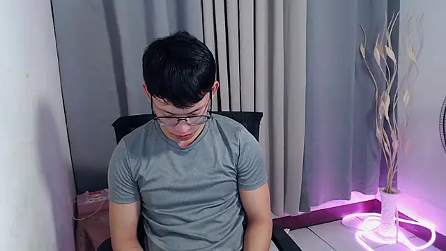 pinkcock froi2305 online show from 14, 4, 2026