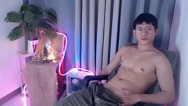 Snapshot of pinkcock_froi2305 chatting on 12, 11, 2025 pinkcock froi2305 online show from 12, 11, 2025