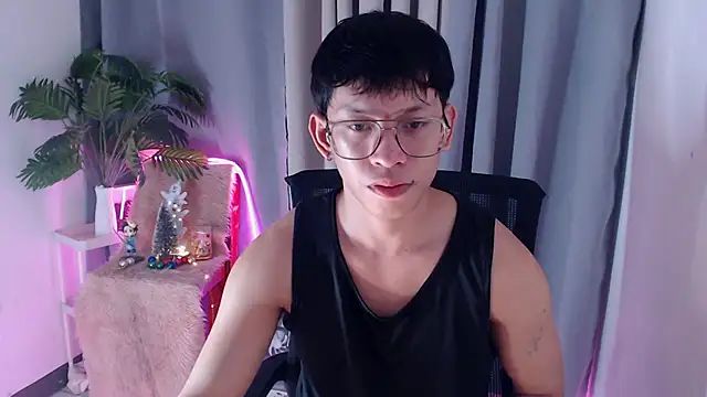 Snapshot of pinkcock_froi2305 chatting on 17, 11, 2025 pinkcock froi2305 online show from 17, 11, 2025