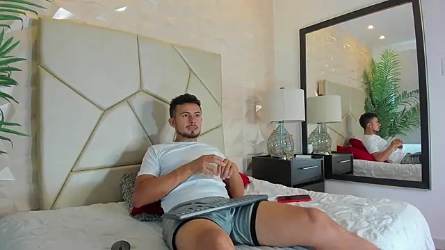 Valentiinoss online show from 10, 9, 2025