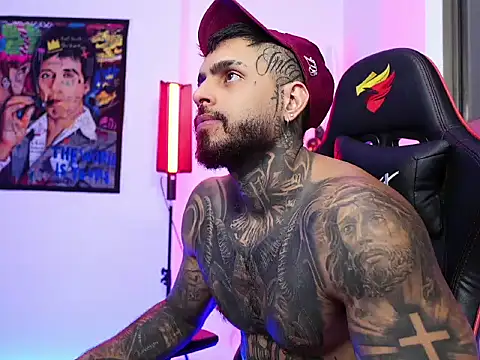 logan hugh8 online show from 4, 11, 2025