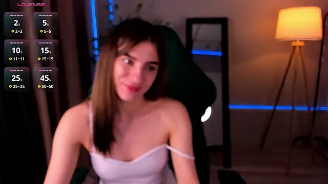Snapshot of lasly_moon chatting on 9, 5, 2026 lasly moon online show from 9, 5, 2026