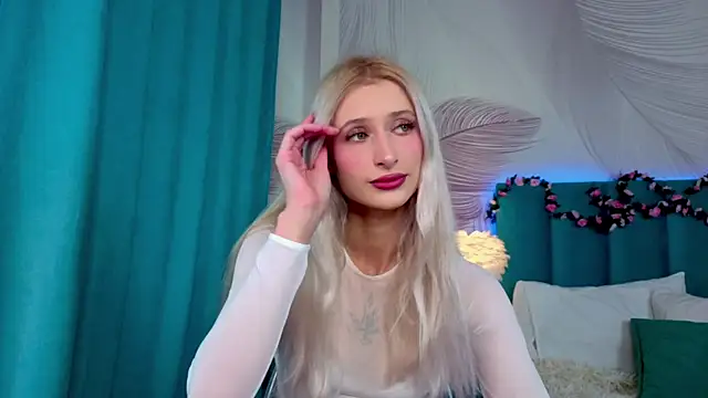 Monica Leen online show from 22, 11, 2025