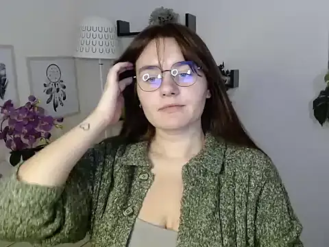 Julie Diamond online show from 8, 10, 2025