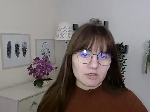 Julie Diamond online show from 1, 12, 2025